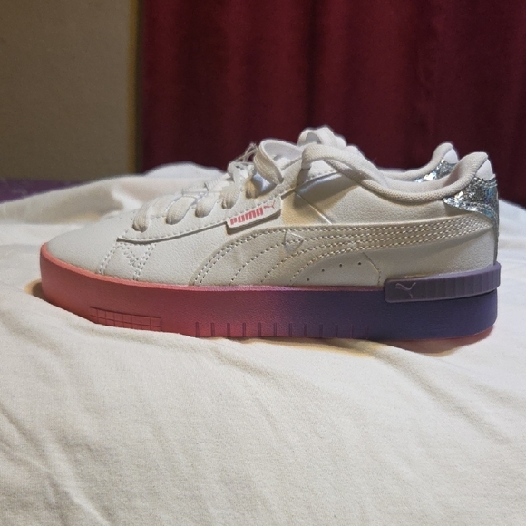 Puma White and Pink Sneakers Classic Style - Picture 3 of 4